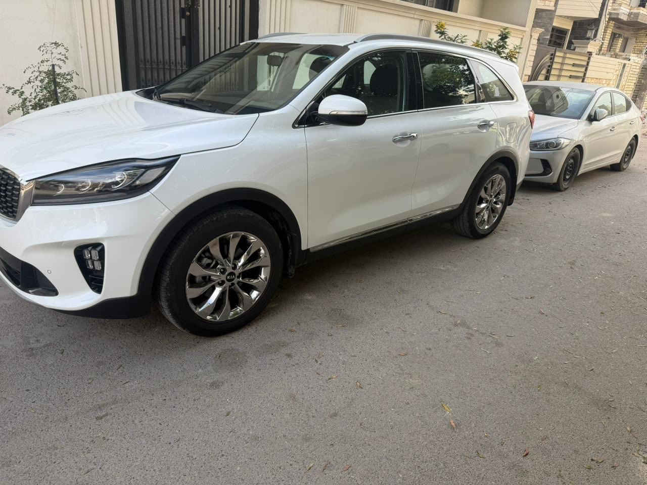 سورنتو  ٢٠١٩
خليجي

6 سلندر 

مكفوله من الضربه والصبغ عدا شخط بلباب ليمنه ومكحل

كير مكينه مكفول 

كشنات جلد 

كشنات كهرباء جهتين 

تحكم ستيرن  مري شفط 

شحن لاسلكي  جنطه كهرباء 

٣قطع تبريد

٧ راكب فول بصمه 

تخم تاير جديد 

حساسات امامي خلفي 

لدات ترحيب 

وبعد بيها مواصفات 

ماشيه ٩٦ 

سياره نضيفه حيل 

رقم بغداد دولي 

مكان السياره بغداد

السعر 235 وبيها مجال 

رقم راعيها 

***********
