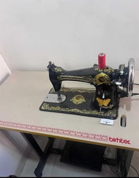 ماكنة خياطة فراشة مستعملة فقط استخدام واحد يعني اخو جديد مع الميز وسعر...