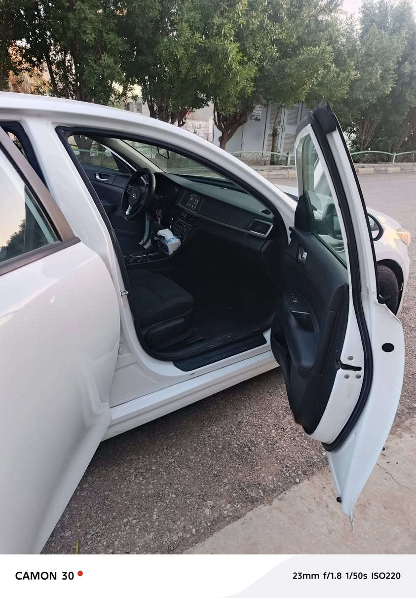 كيا اوبتيما للبيع فقط 

موديل 2018 

لون أبيض 

وارد أمريكي حادث جاملغ وطرف البنيد

بدون ايرباك

مواصفات كشن كهرباء مخمل 

حساس كامرة

دبل ايرباك

تحكم مقود 

بيه مواصفات لكن مو فول 

مكينة جي دي أي GDI

بيه 4 قطع مصبوغة جماليه غير مكان الحادث اثر شخوط

تخم تاير جديد 

جديدة السيارة ماشية 100 ميل 

رقم واسط ألماني سنوية نافذه قبل شهرين 

السعر 132 وبيه مجال 

مكان السيارة مركز الكوت 

للاتصال على الرقم ***********
