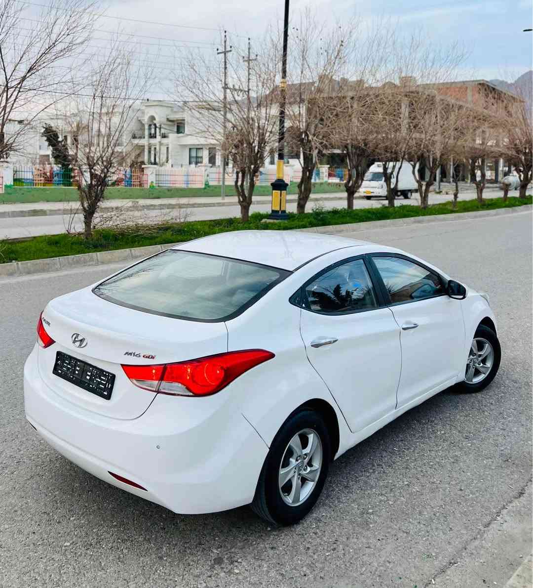 بسم الله الرحمن الرحيم(***********)
Avante 2012 بڕاوەی دوبەی
ئەڤانتی دەمار ٢٠١٢ بڕاوەی دوبەی تازە داخڵ
کوشن جڵد و هیتەرە ئاوێنە ئیشارەت و شەفتە
ئیکۆیە دەبڵ گێرە تۆماتیک و عادیە تەبرید لەمسە
شاشە و بلوتوسە سوکان ڤۆلیۆم و تەلەفونە
قفل مەرکەزیە دوو کۆنترۆڵی لەگەڵ سپێری لەگەڵە
تایە و ویلی لۆکە پاتری تازەیە لایت و بلاجکتۆری تازەیە
تەقە و رەقەی نییە ABS و برێکنبەستراوە
تەبرید سارد و گەرم کارەبایی هەموو بەشەرت
گێر و مەکینەی بەشەرت خایسی نییە
سەقفی بۆیاغ نییە بەس کەمێک پی دی ئاری هەیە
پێشی بەس لای سەکن لێدرانی کەمێک هەیە
بەس سەرەدەبڵ و شانسی نەگرتووە ئێرباگ نەتەقیوە
هەموو شتێک نوسراوە بۆ پرسیار تەلەفون مەکە
سعری سەیارەکە ٥٢ کەمێک مەجالە شوێن ڕانیە
*********** ڤایبەر و واتسئاپی لەسەرە رانية, السليمانية
