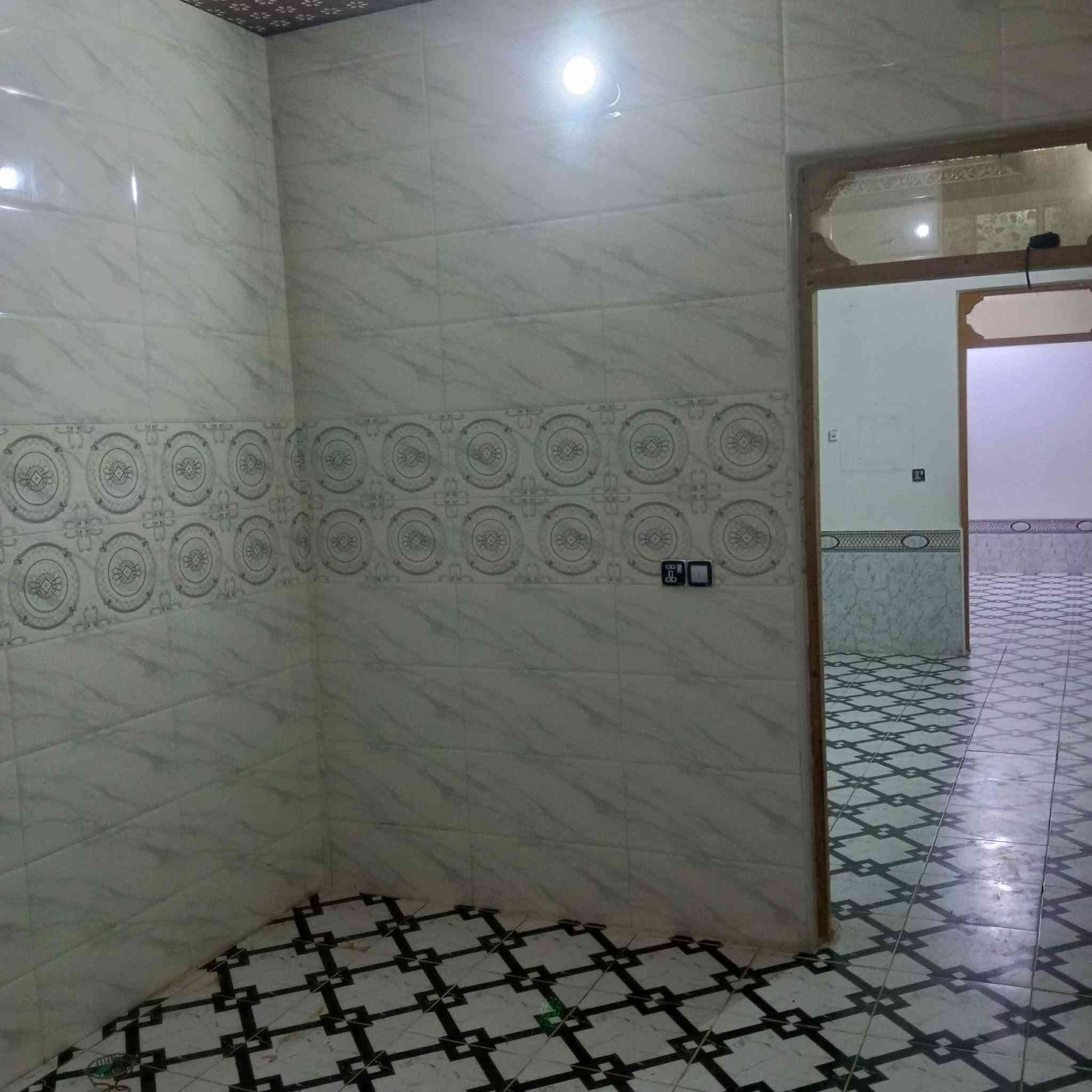سلام عليكم اخوان بيت 100 متر حي النداء منطقة 84 شريط الموضفين قرب مجمع الامرات بنا جديد بنا كامل بيع 70 او اجار الشهر 250 الشهر ***********
