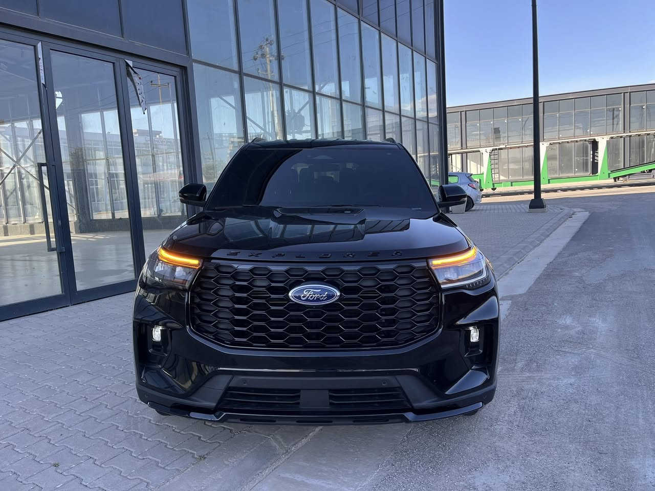 FORD EXPLORER 2025 ST/LINE
فورد 🐍 2025 
ماشي ٢٢٠٠٠ الف 

مواصفات ST/LINE
رادار حساس كاميرا ٣٦٠ درجة 
بصمة شغال 
باب بصمة 
شاشة كبير 
كيج أليكتروني 
كشن كهربائي ⚡️ 
كشن تدفئة 
ستيرن تدفئة 

حادث خفيف 
بجم كبس 
جاملخ و باب ورة فقط تعديل بيها 
جاملخ أمامي تبديل بلادي 
إرباك فقط بردة طاك
 
مكان سليمانية
سعر٣٢٠$ ورقة و مجال 
***********📞
