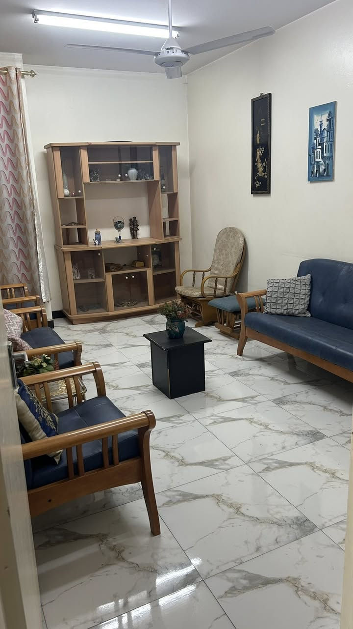 للايجار شقة طابق ثاني ثلاث غرف نوم مؤثثة بالكامل وجاهزة من كلشي السوق الاول قريبه من الشارع العام
***********
