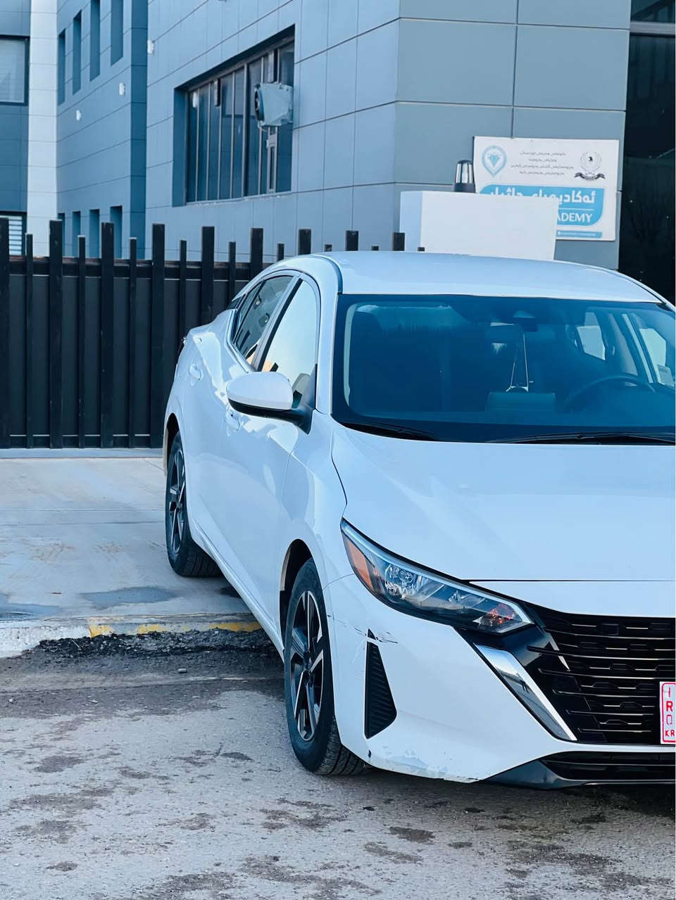 سيّنترا SV 2024
مواسه فات SV
شاشه كه وره و كاميّره 
به سمه و - شه خال
رادارى بيّش و دوا
رادارى لاكان
ئوتو ستوب بيّشهوه و دواوه
سه يارەکە تەنها  یەک پارچەی بۆیاغە و دو پارچەی کلێرە به شەرت  پێش و دوای کەپسە ژماره كاتى نەشكاوه و دوو مانكَى لەگەلە گێر ومه كينه و كاره باياتي به شەرت لوكه ٤ تایەی لۆک  ٢٧ مایل رۆشتوە 
هيج كيشه يه كى تيدا نييه و ديناريك مه سره فى تيا نييه نرخى ١٣٧  و معامه له
بويه يوه ندى:
*********** رانية, السليمانية
