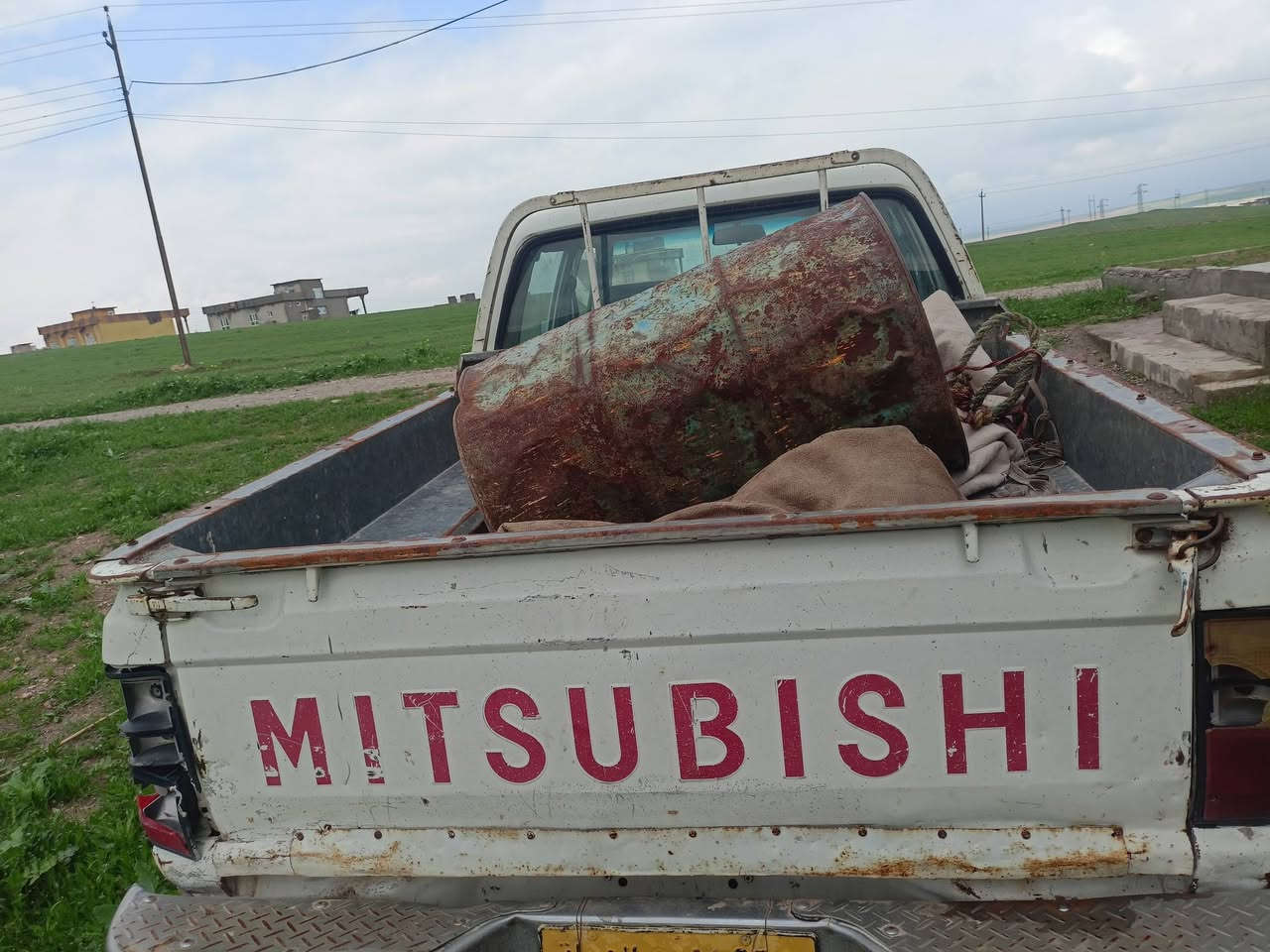 للبيع مستبوشي موديل 1997رقم نينوئ اصفر بي سنويه صاقطه وكاربون بانزين بي مكاني ناحيه زمار للستفسار اتصل ***********
