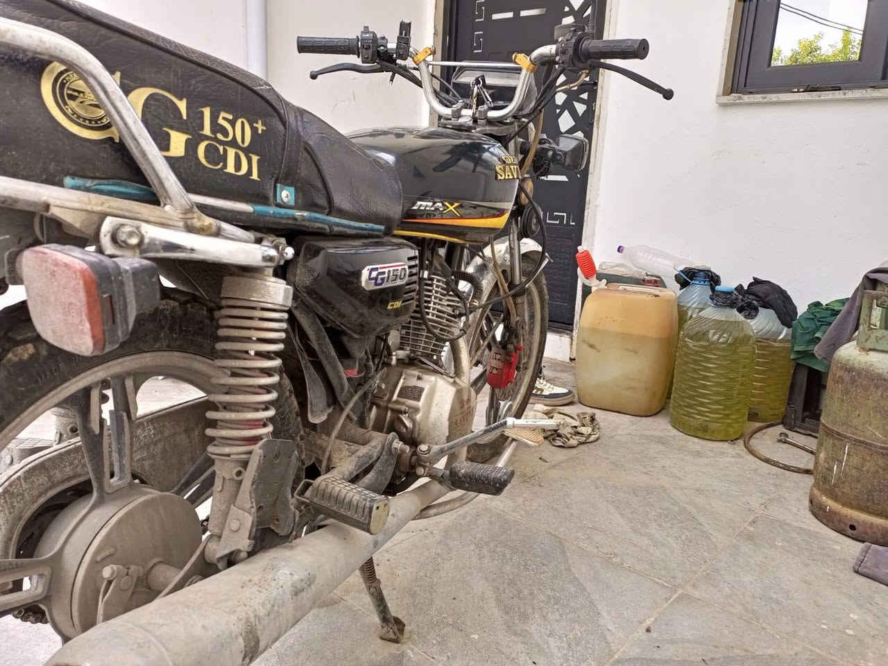 سلام عليكم
شباب دراجة للبيع 5 كير
شرط مكينة مامفتوحة بيها شوية دخان
ابيعها عل حالتها
بيها كسر بلاياتات شكم قطعة
كهربائيات شغالة
سعر خاص
او ***********
 واتس
