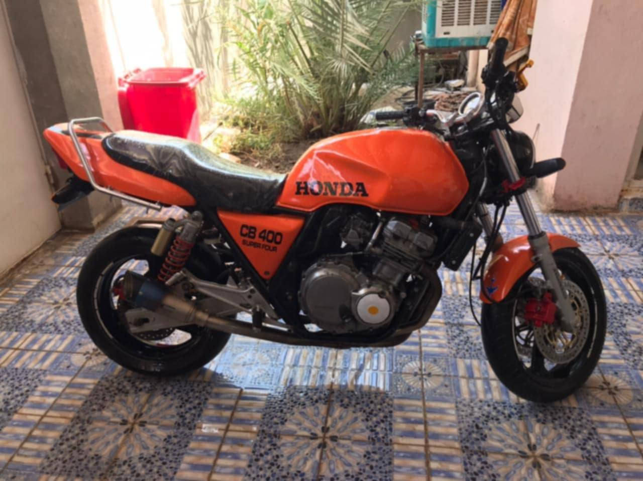 سلام عليكم بطح سيبي فور جيل الاول 16ولف مكينه 400للبيع جيب فيتر وتعال افحص واخذ مكان بغداد سعر 13 ليحب يقتنيها ***********
