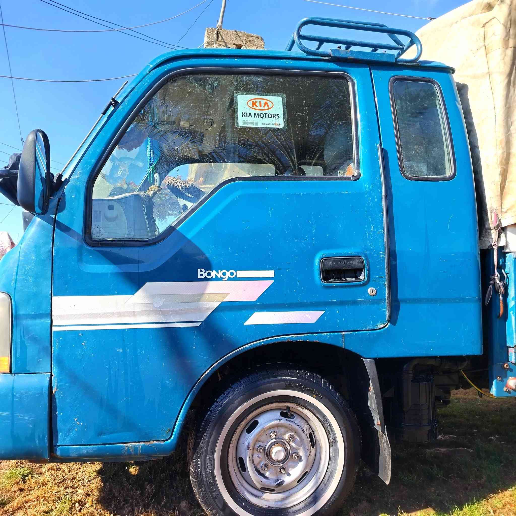 كيا بزون موديل 2001
رقم صلاح الدين الماني. بسمي.

تريد وكاله تريد تحويل (شرط تحويل) 
سنوية لل27
محرك وكير شرط

ما مكصوص شرط

حصة كاز

مكاني القيارة قرية ازهيليله

***********

السعر:85 وبيها مجال
