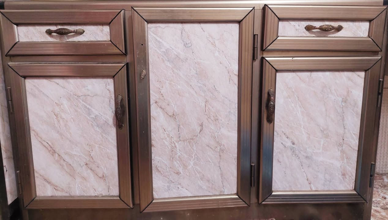 كاونتر ٤ قطع نظيف ومناسب السعر ١٧٥ السكلات ب١٥  قرب اسواق سمارك نهاية الخط
***********
