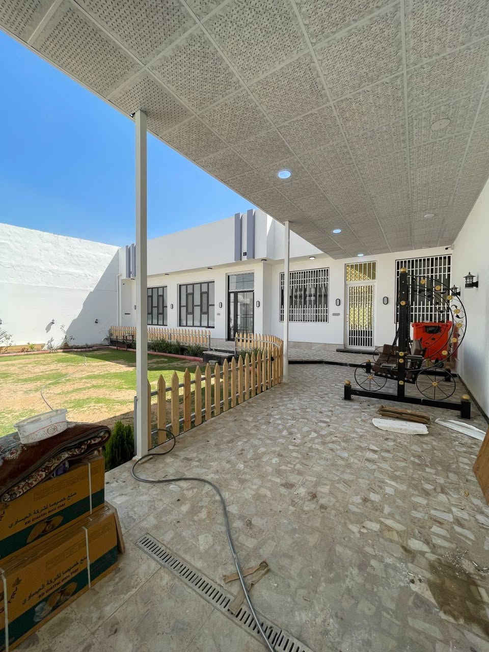 يالله الهم صلي على محمد والي محمد يوجد بيت مساحه 380متر طابق واحد بناء طابوك جمهوري بي غرفتين وصاله واستقبال ومطبخ وصحيات وكراج وحديقه عمل درجة اولى كافة الخدمات ماء مجاري كهرباء وتبليط طابو زراعي قرار محكمة البيع مباشر معه صاحب الارض موقع البيت كربلاء مجمع النجمه مقابل علوه المخضر طريق الرابط قرب جامعه العميد بيع نقد فقط الاستفسار انتصل على الارقام التالية 
***********
***********
واتساب موجود تحياتي للجميع
