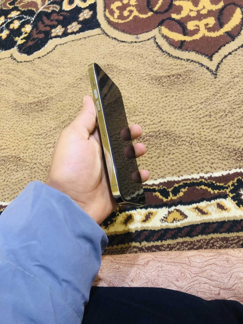 السلام عليكم.. ايفون 14 برو ماكس نضيف مبدل البطارية 100% وكاله شرط الضمان والفحص مع شاحنة وكالة 
السعر 800 قفل ..
*********** واتساب فقط او خاص
