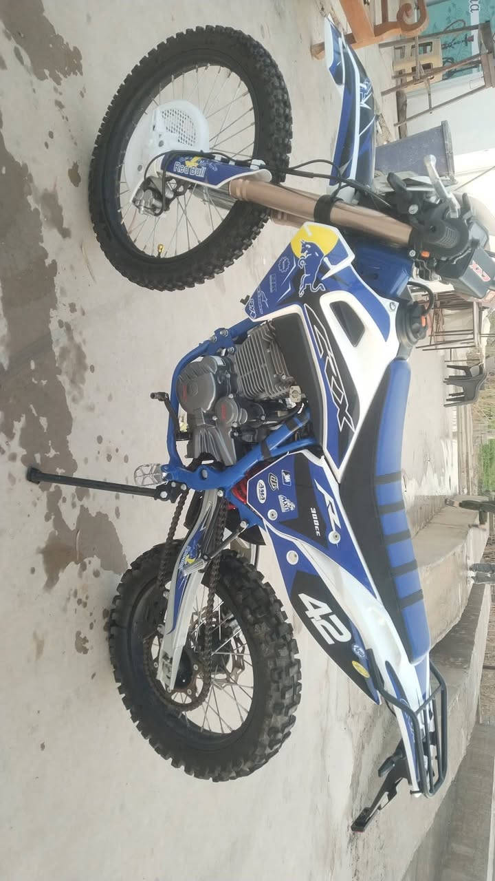 سلام عليكم دراجه البيع قفاز محرك 300 رقم ***********
