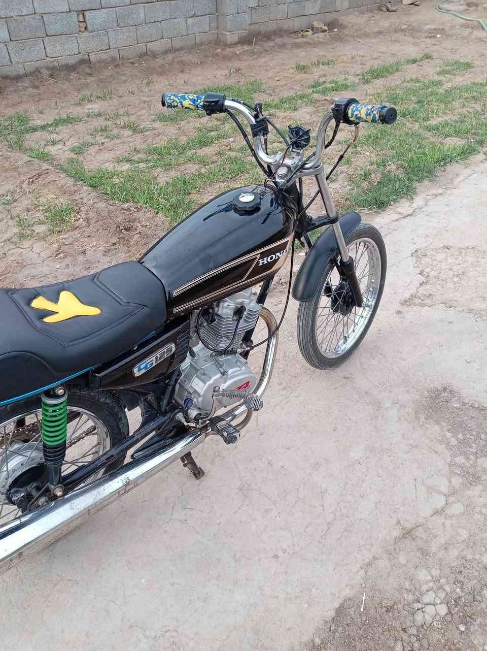 سلام عليكم دراجه اوراق 2015 كاملات7 للبيع او مراوس لاتجي تكلي شبيه كدامك وكيله بشارع بغداد اذا عندك دراجه دزه بتعاليق وانا اراسلك واذا شراي اتصل *********** وتدلل
