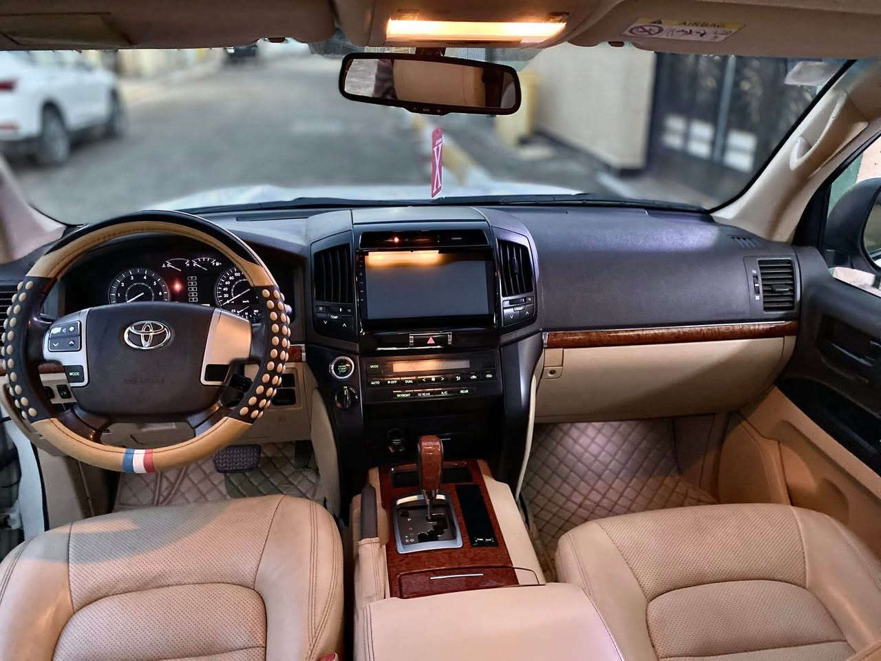 GX.R Land Cruiser
لاندكروز 2015 
محرك 6 سلندر - 4000Cc
رقم بصره خصوصي تحويل ثاني يوم 
ماشيه 230KM 

اربع كامرات 
فتحه كرسي سايق تحكم كهربائي 
شاشه كار بلي - اندرويد 
سستم سماعات jbl
السياره جديده تخم تاير جديد دنلوب حداديه 100‎%‎ 
تبريد وتدفئه 100‎%‎ 
ماناقصها اي شي ترايها من لبصره للسعوديه شرط 
ضررها
 قطعتين فقط فتح  ولباقي كلها مكفوله من لطول للطول 
السعر 385 وبيها مجال ترهم مراوس بسورنتو 2024-2025
رقم الهاتف -واتساب ***********
*********** البصرة, العراق
