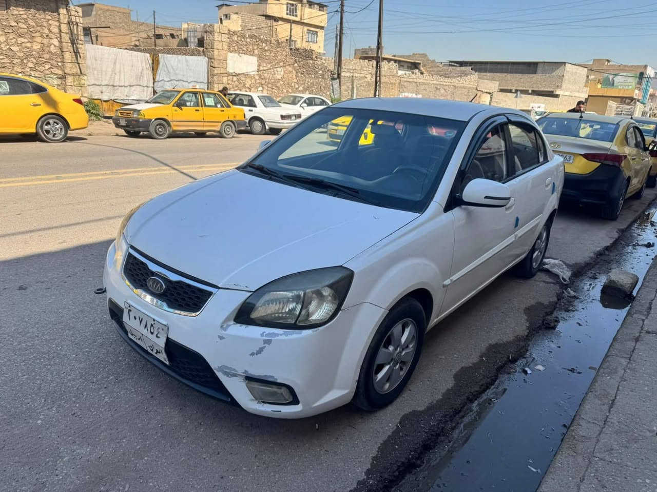 سلام عليكم كيا ريو موديل 2012  سنويه ساقطه قطعه صبغ قطعتين تبديل  بيه كابون بس توقف لازم اتحول ماستر  سعره 85 وبيه مجال قليل  ***********
