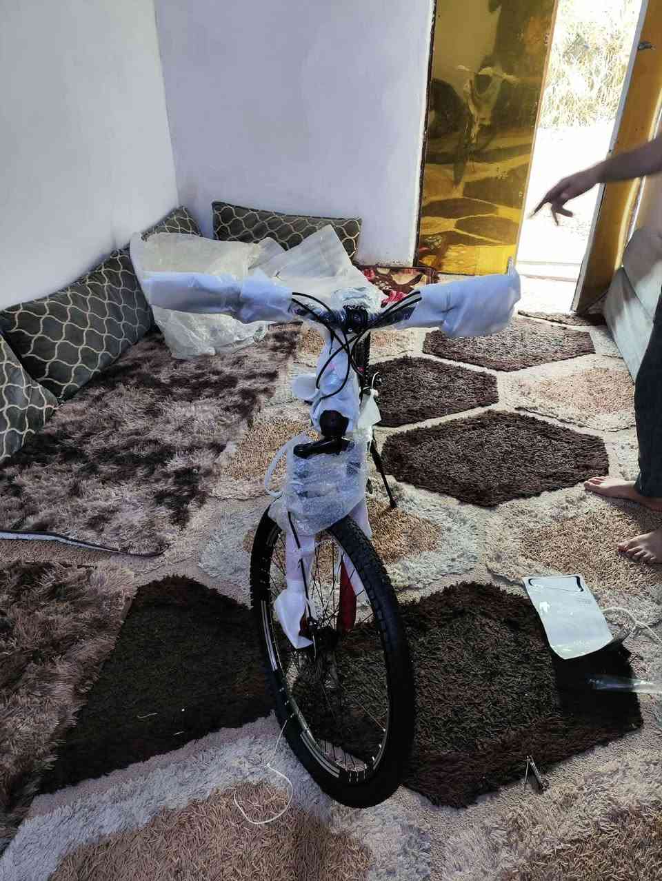 بايسكل ماركة جديد
سعره بالمحلات 175 
يمنه ب 125 
مكاني بصرة قضاء المدينة الخاص 
للتواصل واتساب او اتصال ‎0772 212 0946
