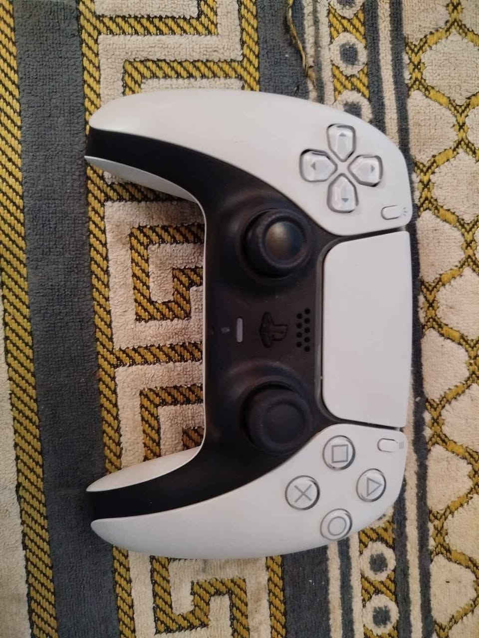 بلي 5 سلم مستعمل قليل جدا الجهاز نضيف جدا وما مشتغل هواي كامل ملحقات وجويستك اصلي مع قرص ghost of Tsushima نسخة بلي 4 مكان الجهاز نجف توصيل ماكو النجف, العراق


**إذا كنت صاحب هذا الإعلان وتريد حذفه لأي سبب، رجاءا أرسل رسالة إلى الدعم الفني**