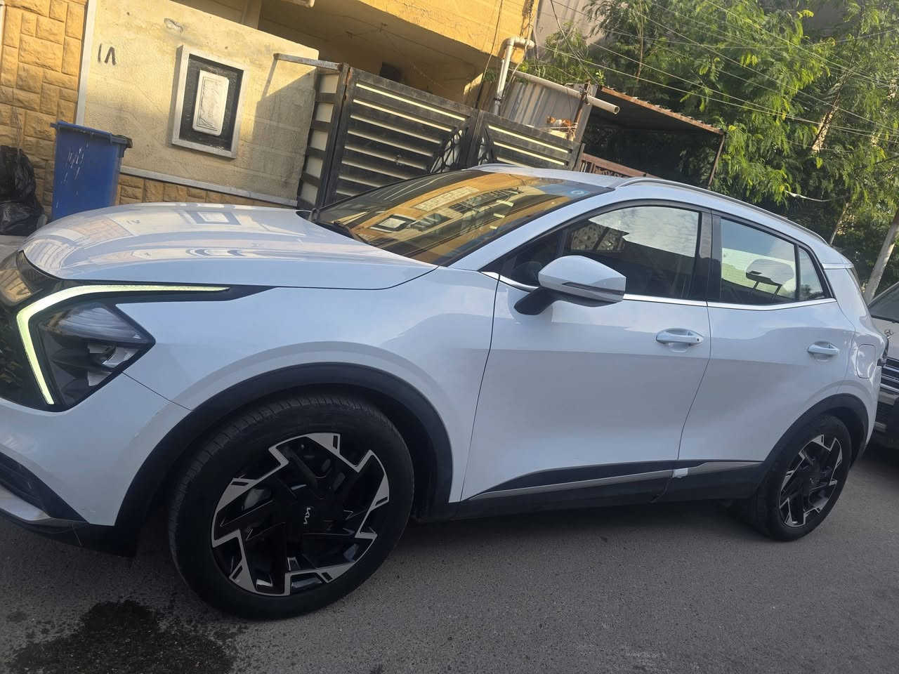 السلام عليكم
للبيع :كيه سبورتج  خليجي 
الموديل : 2023
ماشيه،42 الف
بصمه  كراسي كهرباء 
انضمه قياده
تشغيل عن بعد 
حساسات امامي خلفي 
 شاشه +عداد دجتل 
كامره دواره 
بصمت ابواب 
ترحيب عند لاقتراب 
مثبت سرعه 
تبريد قطعتين 
داخل بيجي 
محرك 2000 دوش 
شاحن واير لس 
الصابيح الماميه LED
المصابيح الخلفيه LED
شفتات ستيرن رياضي 
مانع انزلاق 
شاشه ابل كار بليل +جي بي اس 
انذار عند الاقتراب
اشاير بل مري
السعر 220 $ وبي مجال 
الرقم بغداد  باسمي
مكانهه بغداد 
***********
