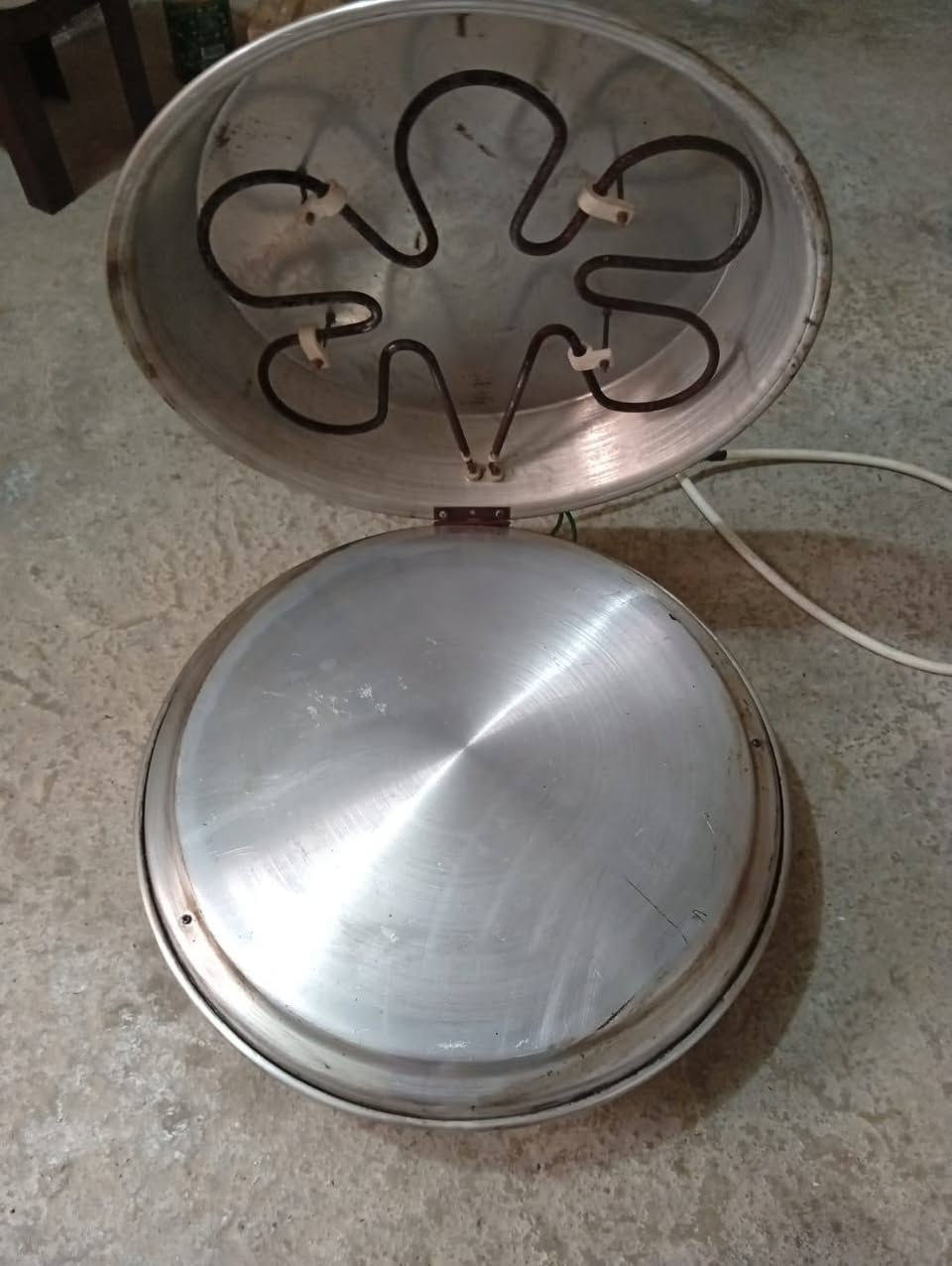 تنور كهرباء لبيع مستخدم مرتين  سعره 25 وبي مجال مكان جده باشه 
رقم الهاتف  ***********
