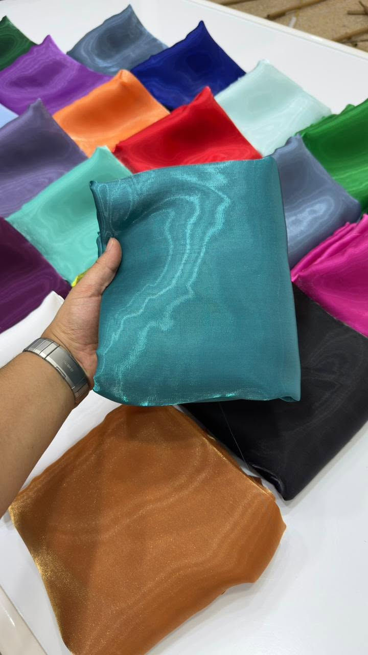 ✨ الأناقة والفخامة التي تستحقينها.. وصلت الآن! ✨
هل تبحثين عن إطلالة ملكية تلفت الأنظار في مناسبتكِ القادمة؟ لا تبحثي بعيداً..

نقدم لكِ قماش ستن أوركنزا الأصلي 💎 المزيج الساحر بين نعومة الستان الراقية ووقفة الأوركنزا الفاخرة.

🌟 لماذا ستعشقين هذا القماش؟
جودة أصلية 100%: نسيج متميز بلمعة ساحرة تمنحكِ مظهراً مفعماً بالأنوثة والفخامة.

انسيابية ووقفة مثالية: يجمع بين مرونة الستان وهيكل الأوركنزا، مما يجعله مثالياً لجميع التصاميم (فساتين سهرة، قفاطين، عبايات فاخرة، أو تنانير).

ألوان تخطف الأنفاس: متوفر بتشكيلة مميزة تناسب كل الأذواق وتبرز جمال تصميمك.

💸 العرض الأقوى (لفترة محدودة!)
لأننا نهتم بأناقتكِ وبميزانيتكِ في آن واحد، وفرنا لكِ السعر الأفضل في السوق:

حجم القطعة: 2.5 متر (تكفي لأرقى التصاميم)

السعر: 10,000 دينار فقط! 💥

⚠️ ملاحظة: الكمية محدودة جداً والخامات الأصلية لا تتكرر دائماً!

🛍️ للحجز والاستفسار:
لا تضيعي الفرصة لـتكوني نجمة السهرة، 

📍 العنوان: جنوب الموصل – ناحية القيارة
🚚 نظام العمل: بيج توصيل فقط (لا يتوفر لدينا محل حالياً)
🇮🇶 التوصيل متوفر إلى جميع محافظات العراق
راسلينا الآن عبر الرسائل الخاصّة 📥 أو علقي بكلمة "تم" وسيصلكِ كادر خدمة العملاء فوراً.  

📩 للحجز والاستفسار 
واتساب ***********

#ملابس_نسائية #قماش_كشمير #كشمير_ستن #ڤويل #أقمشة_راقية #فصالات_نسائية #أزياء_الموسم #تطريز_كامل #قماش_شتوي #تسوق_اونلاين #اناقة_واحتشام #مترين_ونص #جديد_الاقمشة
