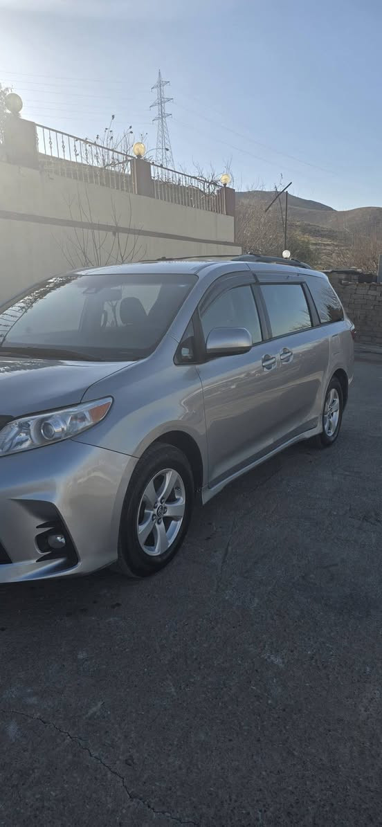 تويوتا سينا 2020
مواصفات Le

بيبان كهرباية

كشنات جلد-هيتر

كير و محرك و تحويل ب شرط

ماشية ٢٤٠ الف ميل 

مكان السيارة زاخو 

ضرر: قبغ صندوق و نص جاملغ خلفي 

رقم شاصي:5TDKZ3DC1LS025513

سعر: 240 ورقة و بيها مجال قليل

رقم تلفون:*********** كورك- واتساب
