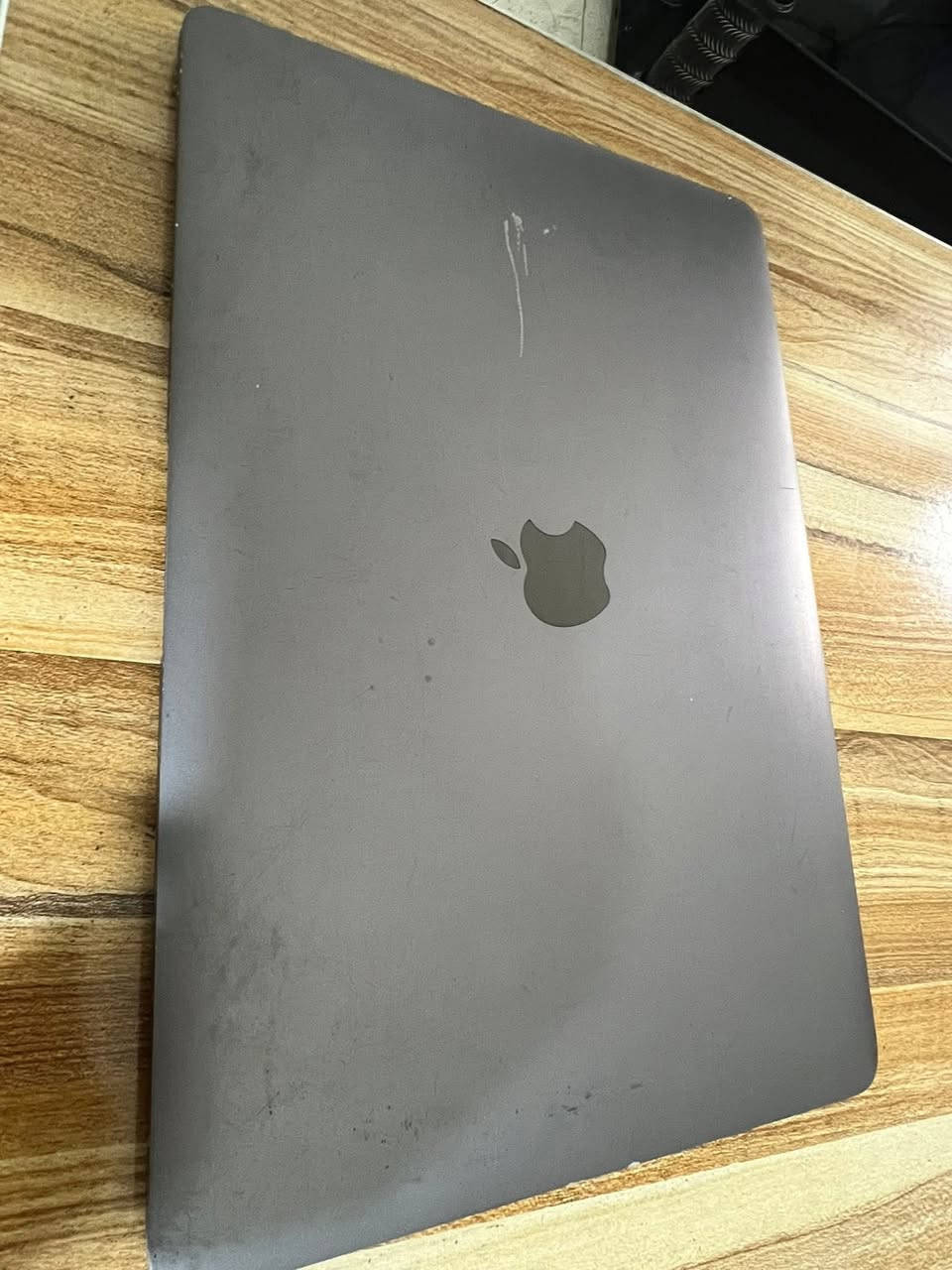 ماك بوك اير 2018
كلشي موضح بلصوره 
السعر 400الف وبيهه مجال بسيط 
فقط شاحنه ماكو 
للتواصل***********
