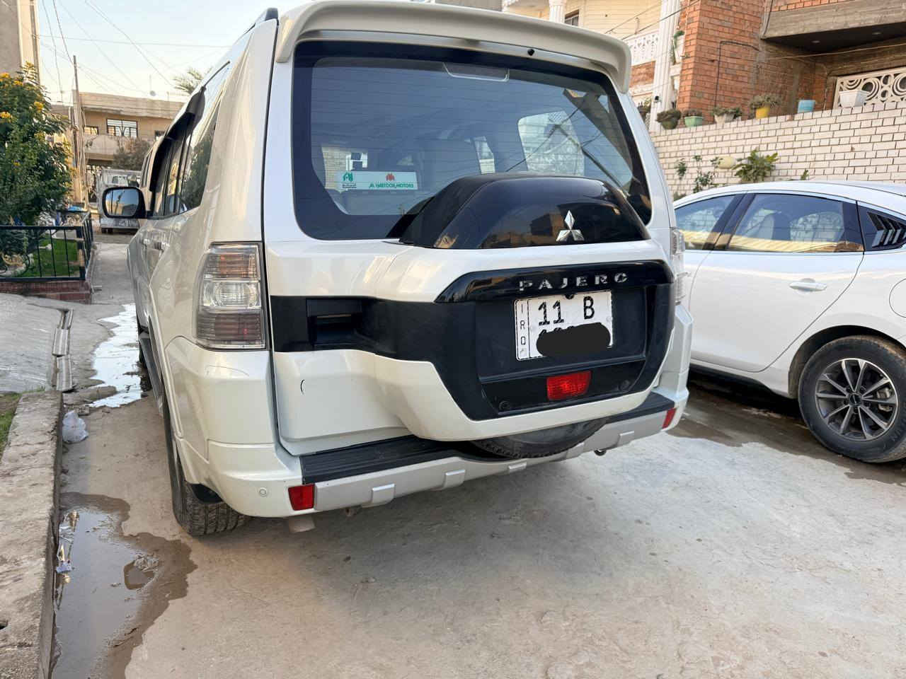 السلام عليكم  
باجيرو حبتور 2015  
مواصفات الحبتور معروفة  
كراسي امامية كهرباء 
محرك 3500 
ماشية السيارة 101300 كم وقابل للزيادة 
شاشة ابل كار بلي واندرويد اوتو كاميرا خلفية
رقم بغداد جديد انكليزي  
فحص هزه 2026 
سنوية لغاية 2031  
بيها صبغ بالدعامية الامامية 
وشخط بالباب الخلفي اليمين موضح بالصور 
السعر 18000$ 
180 ورقة
مكاني بغداد الدورة 
للاستفسار *********** للمشتري الجاد على الواتساب او الهاتف
