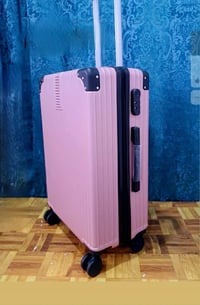 جنطه • حجم كبير • لون مميز