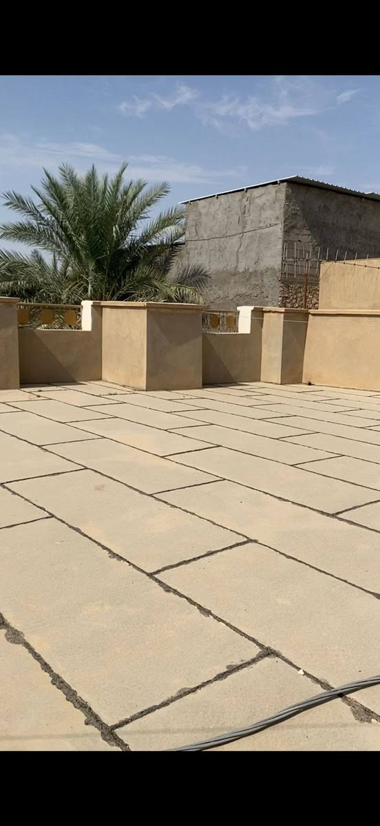 دار سكنية للبيع (حي المخابرات )
 400 متر مربع بناء درجة اولى طابقين 3 غرف نوم وديوانية وهول ومسلك ومطبخ وصحيات عدد 2 . الراغبين بالشراء الاتصال بمكتب سعيد الدوسري للعقار . هيت شارع المعارض مقابل مسجد بيت الحمد . ***********
