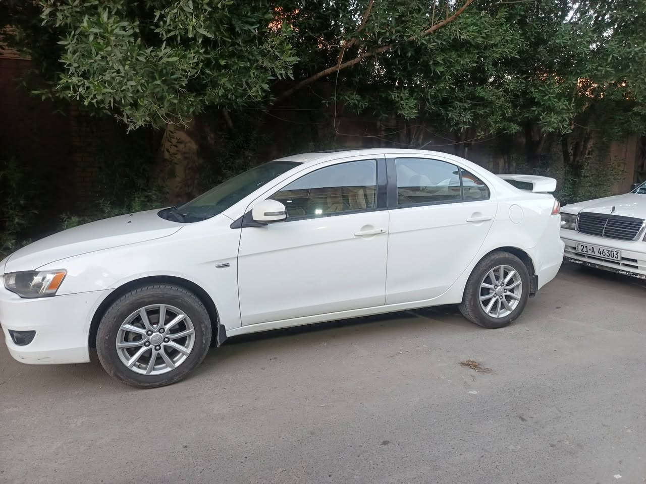 سلام عليكم مسيوبيشي لانسر قرش شركه العامه موصفات سلايد رووف ABS  تحكم استيرن شاشه كامره ويل كب بلادي سياره بيه باب سايق صبغ هلال خلفي ايسر بدون اي دواخل ماشيه 148 تبريد ثلاجه استلم شركه على ايدنه من 2016 مكان بغداد جمعيه خير  الدوره الاتصال *********** سعره 85 بيه مجال حك جيه
