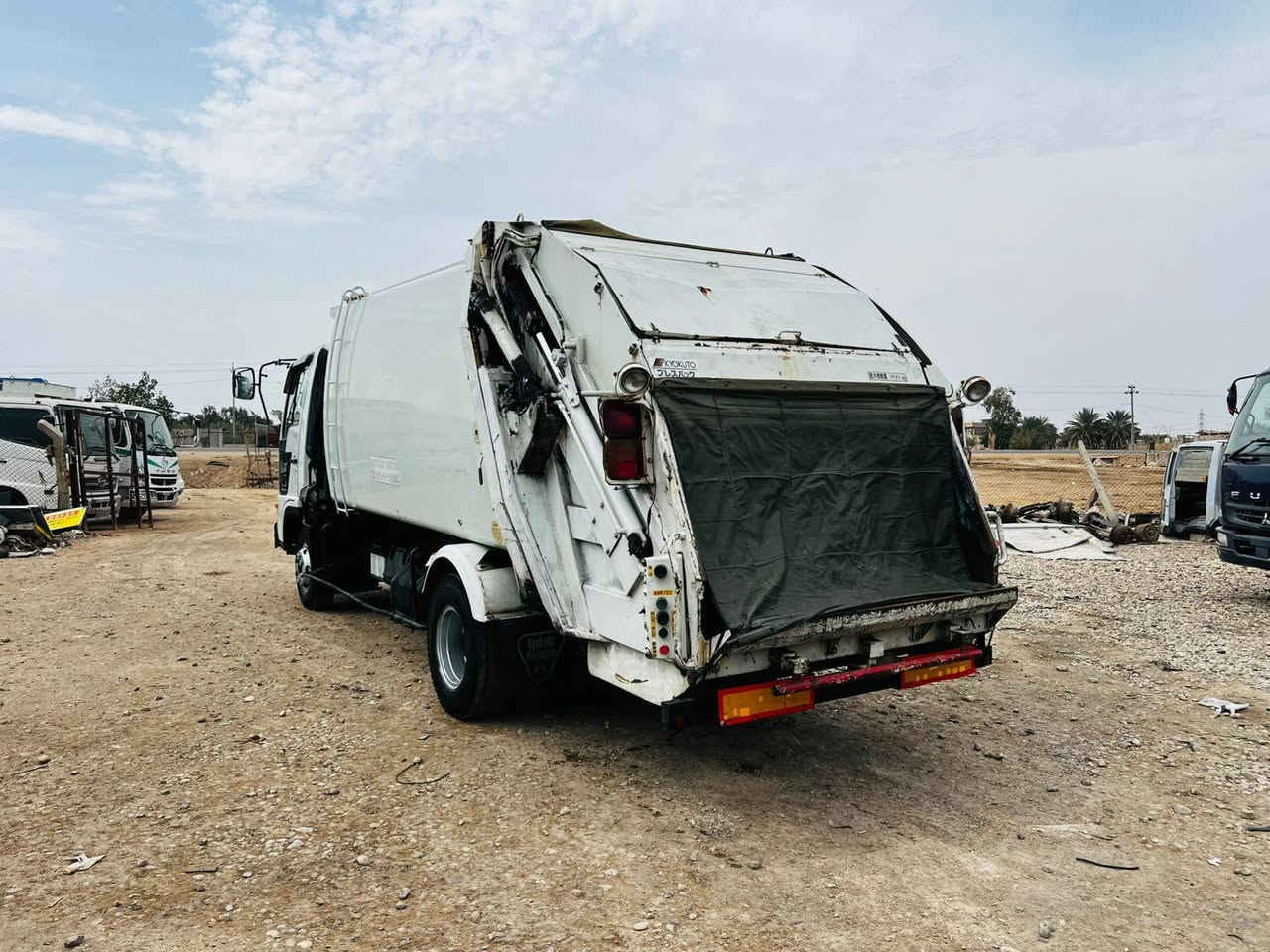 اللهم صل ع محمد وآل محمد 👍🇮🇶🇮🇶
هينو انكر ابو الشفه  كابسه نفايات كبسه 10 مكعب 
مكينه 6 سلندر بم ونوزل دخول جديد 
 معرض النصر / قضاء النصر / ذي قار 
***********
***********
