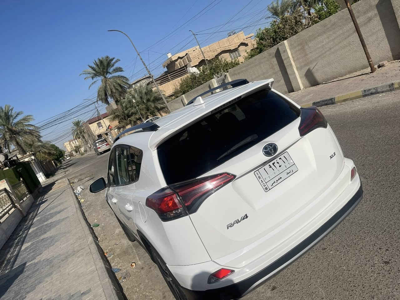 تويوتا راف 4
موديل 2018
مواصفات XLE 
ماشيه 134,000KM 
-فتحه
-بصمه
-رادارات جانبيه
-مثبت سرعه
-تحكمات ستيرن جهتين 
شادله لايت زينون   
السعر 170$ وبيها مجال 
رقمها واسط تحويل ثاني يوم 
‏‭0771 110 0933
