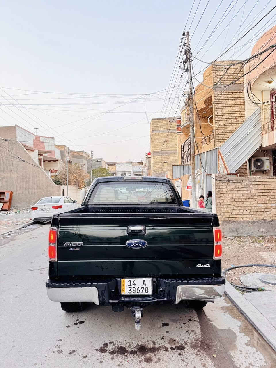 السلام عليكم
للبيع فورد F150 2013 وارد امريكي حادثها موضح بالصور فقط كردحه . 
السياره باب طويل بدي قصير . 
رقم بصره الدولي الجديد باسمي . هزه جديده . صدر امامي خلفي جديد تخم تاير جديد . مشط ستيرن مبدل جدد . 
محرك 3.5 . 6 سلندر تون تيربو . 
كير تعليك . تبريد ثلج . ماشيه 160 الف 
محلاضه / السياره جاهزه من جميع النواحي 
مواصفات السياره . 
شاشه كبيره . كامره خلفيه . تحكمات ستيره جهتين . كروز سرعه . اتركشن كونترول . 
ويل كب مال شكل الجيديد + تخم تاير جبلي . كشن كهرباء تبريد بيانو . 
مراصفات الفورد الستندر . 
مكان السياره بغداد السعر 160 ورقه 
للستفسار *********** متوفر واتساب

