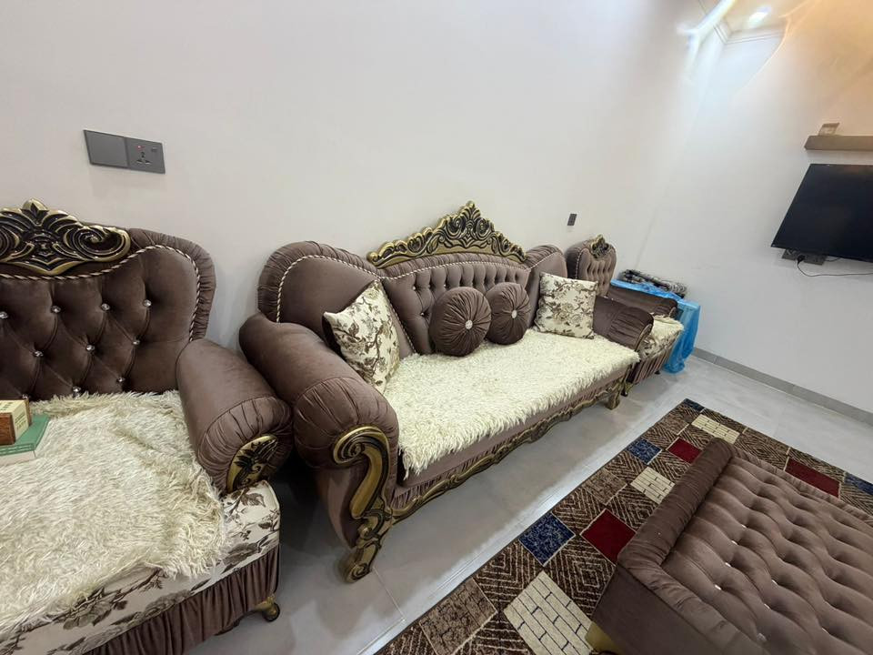 طخم قنفات ملكية للبيع جديد كلش ما بيه اي عيب سعر ٩٥٠ الف شوراو قرب كلية زراعة للتواصل ***********
