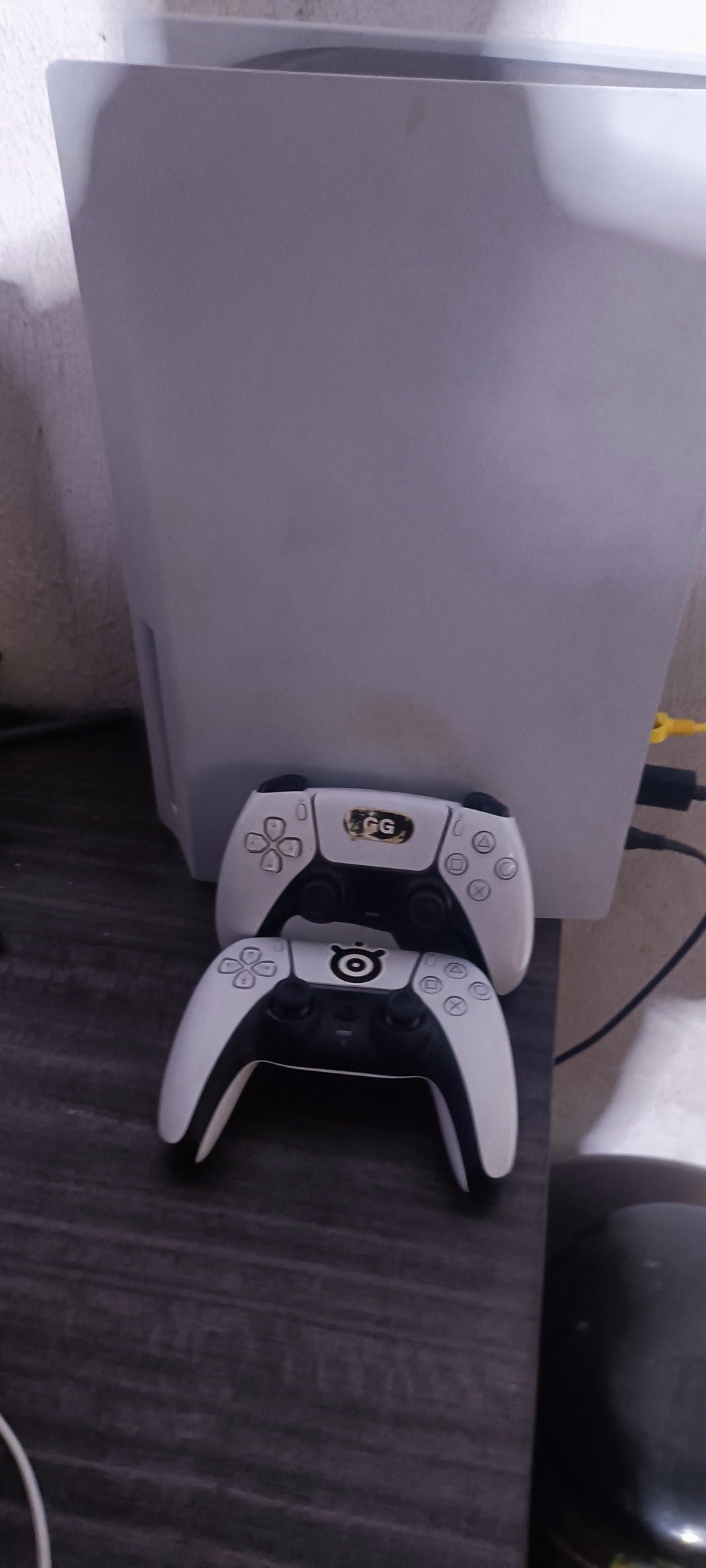 بلي فايف فات نسخة قارء اقراص مامفتوح 
ويا 2 جوستك اصليات وجميع الكراتين 
سبب البيع مامتفرغ من الشغل
المكان ديالى بعقوبة