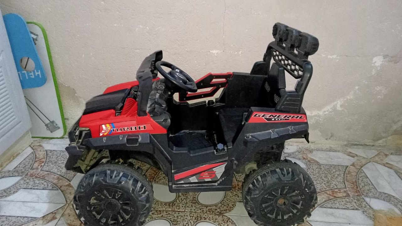 سياره شحن للبيع  السعر ١٠٠ كلش نضيفه  وبيهه مجال  لشراي المكان بصره حي الاصدقاء قريب جامع العباس ع الاتصال ***********
