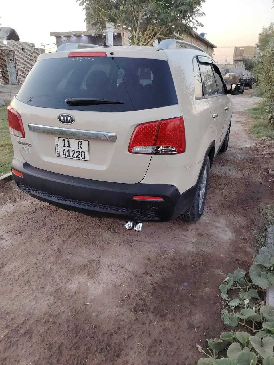 مراوس سورنتو موديل 13 رقم بغداد انكليزي بسمي أمريكي محرك دوش 6 سلندر 7 راكب صبغ عام بيها محرك وكير وحداديه وتخم تاير شواصي مكفولات بدوان تبديل سعر 115 رقم *********** مكان الديوانية
