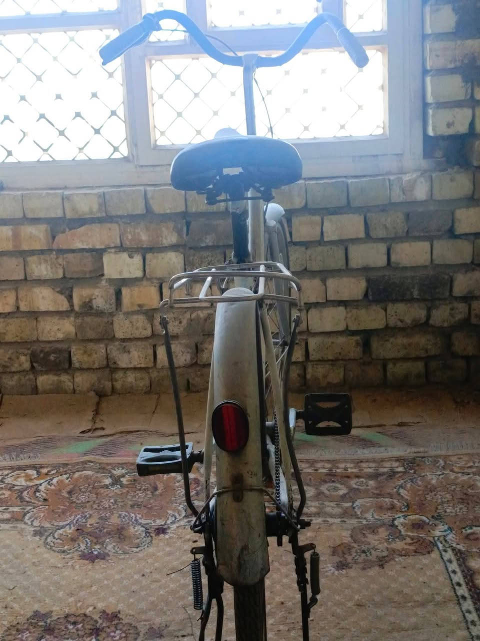 السلام عليكم بايسكل للبيع بناتي حجم 26  السعر 40 العنوان بغداد الشعله الرقم ***********
