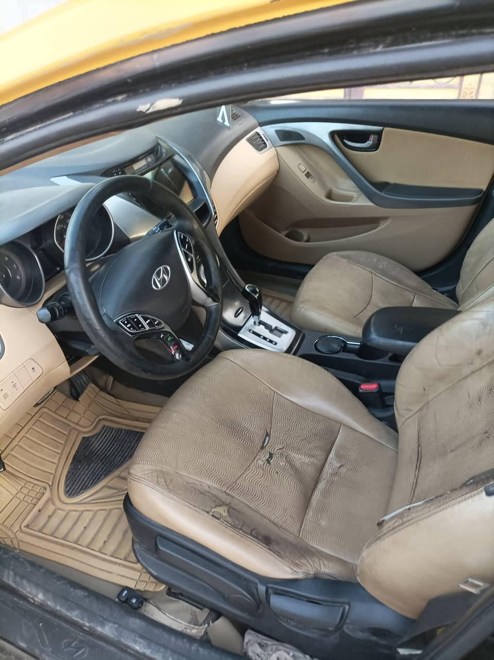 السلام عليكم 
النترا 2012 أمريكي حادث جاملغ الخلفي وبالعراق حادث باب مصلح وباب مبدل 
سياره مفوله كشنات جلد بصمه فتحه
 سنويه ساقطه أقل الشهر 
تبريد كمبريسر عاطل بس
صدر %50  
صبغه جديد 
سعرها 93وبيه مجال 
***********
