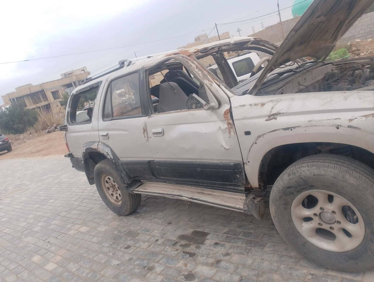 السلام عليكم سيارة تيوتا سورف موديل 2000للبيع مكلوبة مكاني ميسان _العمارة للاستفسار ***********
