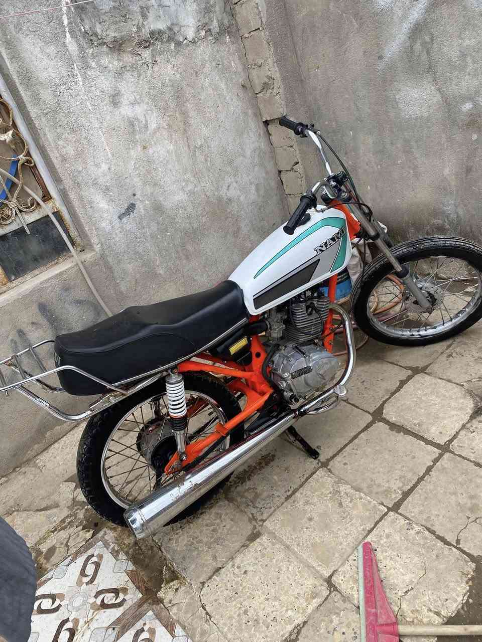 السلام عليكم دراجه لبيع شاصي مكفول تايرات وياله جدد مكينه مفتوحه وهسه حالين خشنه عوزه تفيلس ب200وبيه مجال قليل كلش 
مكاني الاسكان الصناعي 
***********
