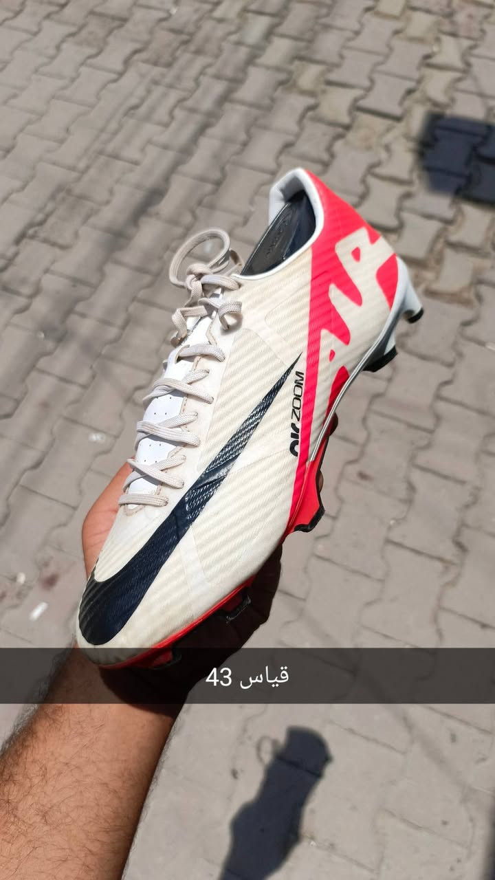 السلام وعليكم وجبه جديده احذيه لعب عنوان بغداد البياع بقرب من مصرف بغداد ‏‪***********‬‏ لايوجد توصيل
