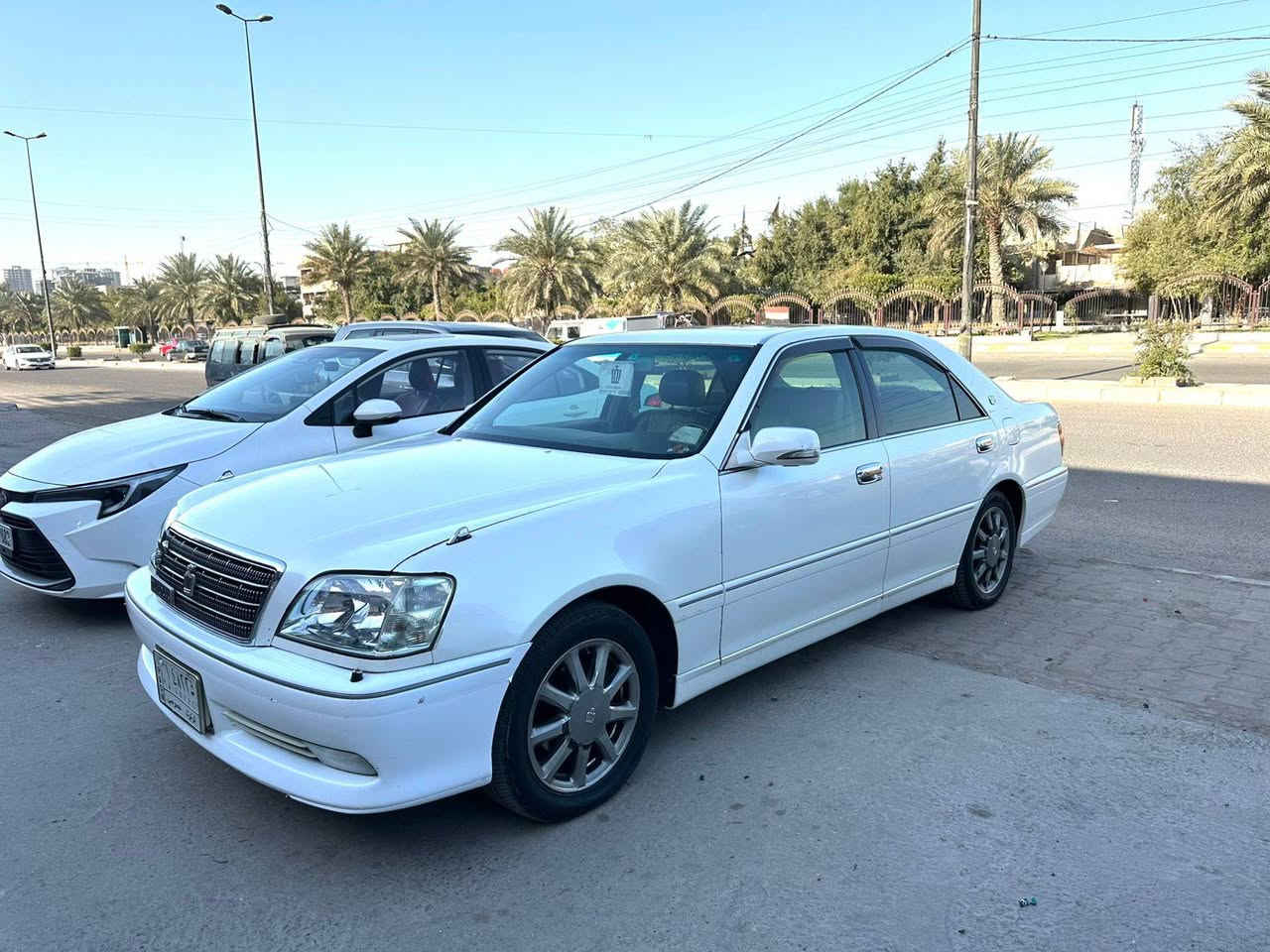 السلام عليكم كراون ملكه 2003اربع دكم اصل كرستال 
تبريد قطعتين +برده خلفيه+ثلاجه كشنات جلد 
شاشتين كامره تحكم ستيرن جهتين ستيرن كهرباء ويل كب نجمه 
فتحه رقم الشاصي 75 دي فور الكبير رقم كركوك
السياره حاجز اله للفحص الجديد والحجز موجود 3/23موعد الفحص 
مكان السياره بغداد 
السعر 105وبيه مجال 
الرقم 
***********
الشراي ينتصل
