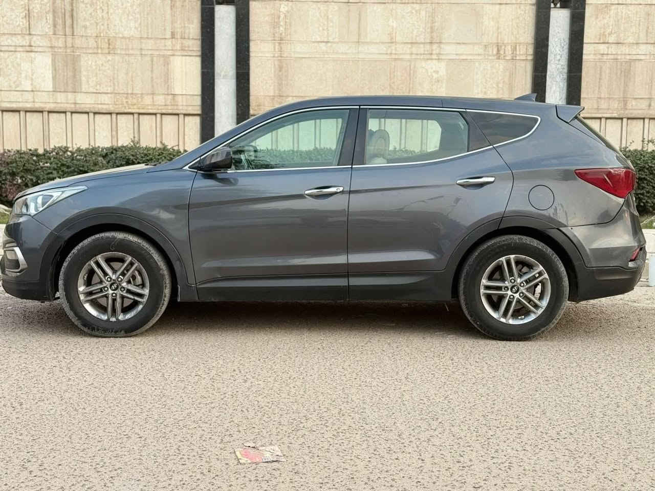 سنتافي موديل 17 مواصفات عاديه رقم نجف انكليزي كير محرك تبريد كفاله بيه صبغات اثر جراد وبيهن حادث بسيط جدآ مكفوله شواصي ولغود وتكم وقماره يعني كفاله من تجيه السياره حلوه وجاهزه ورخيصه جدآ 127 ورقه وبيه مجال مكاني نجف ***********
