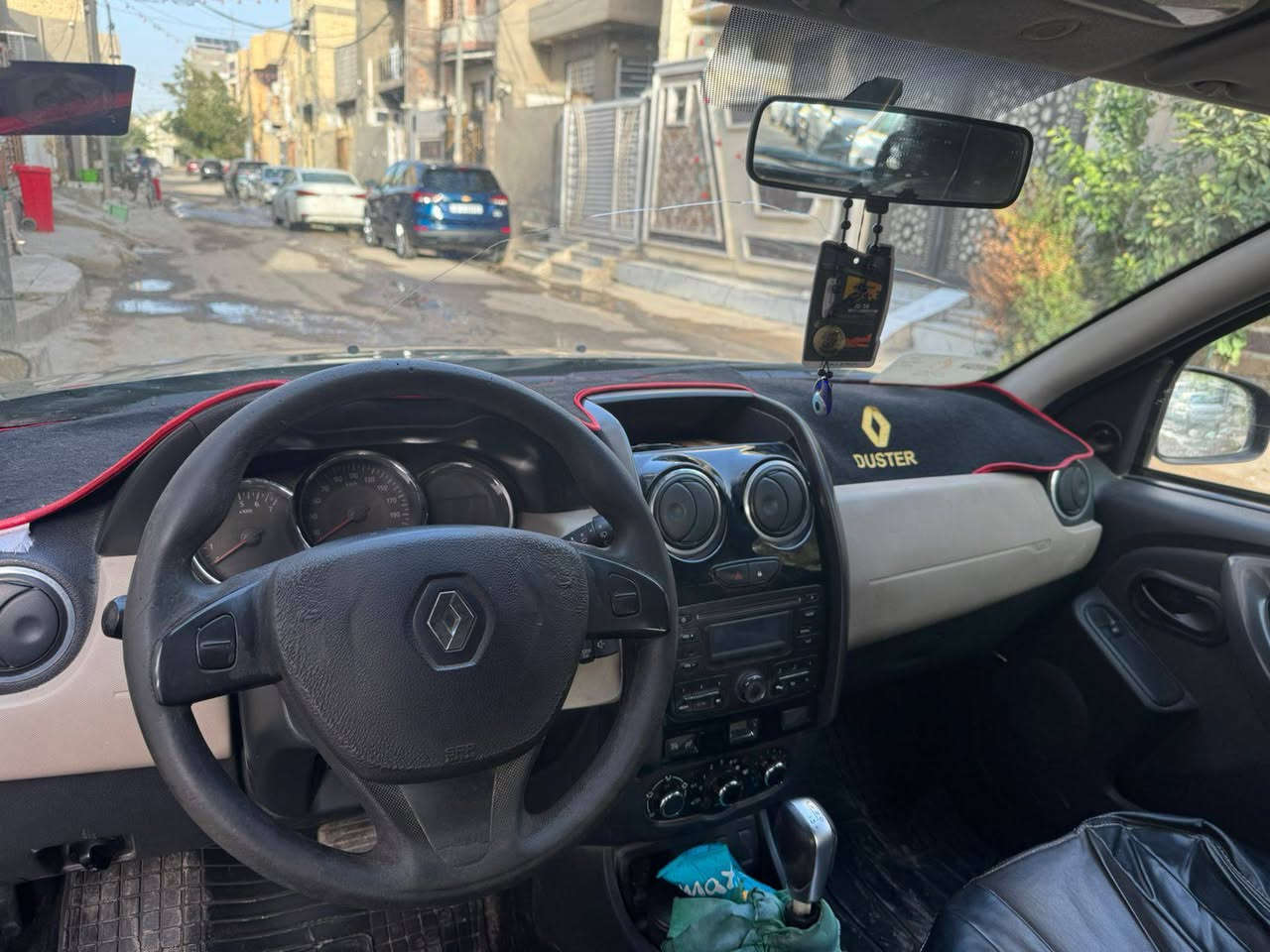 السلام عليكم رينو داستر للبيع موديل 2018 
[مواصفات]
حساسات أمامية 
سعر 90 
محرك 2000
4 سلندر 
من النوع الاقتصادية 
سياره مال شركه 
وارد فرنسي
سياره مال جناي
سياره نضيفه جدآ جدآ 
للاستفسار الاتصال على الرقم التالي *********** كربلاء, العراق
