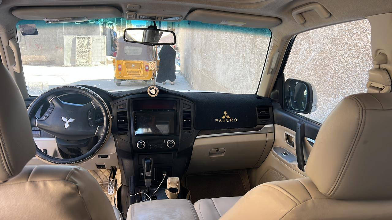 مراوس 
 باجيرو ٢٠٠٩ خليجي حبتور
 رقم بغداد مميز بأسمي
 محرك ٣٠٠٠ لا تنقيص ولا تبخير
 4 × 4
 منضومة زنون بلادية . 
زراگ لايت .
 مراية كهربائية .
اشاير بالمري .
اشاير ترحيب بالمري .
اشاير ترحيب بالباب .
 فتحة سلايد روف .
تبريد ٣ قطع .
ثلاجة .
 ٧ راكب غطس .
 شاشة لمس . 
 تحكمات ستيرن جهتين .
 مثبت سرعة .
 كتلوكات الشركة موجودة
 جگ الشركة موجود
 حقيبة طوارئ الشركة موجودة
 السيارة على وضع الشركة
 مكانهة بغداد 
 ***********
 ***********
