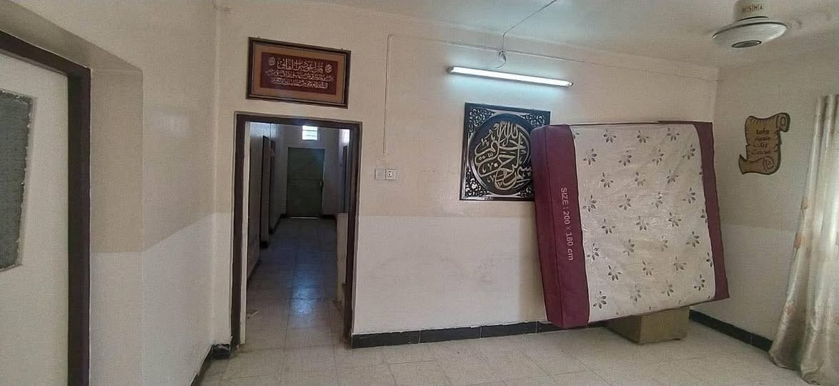 بيت للإيجار 🏡 في حي العروبة الاولى _الشارع المقابيل اللجان الطبية .
نهايه شارع المعلق  المساحه ٣٠٠م

 يتكون من استقبال وصالتين وغرفتين وحمامين ومطبخ وكراج سيارة وحديقة خلف البيت ،مؤثث  اجهزة تكييف سبالت  عدد 5 في كل غرفة  وسخان كيزر .

مراوح

للاستعلام

📲 ***********

📲📞 علي الجبوري / ابو مهيمن
