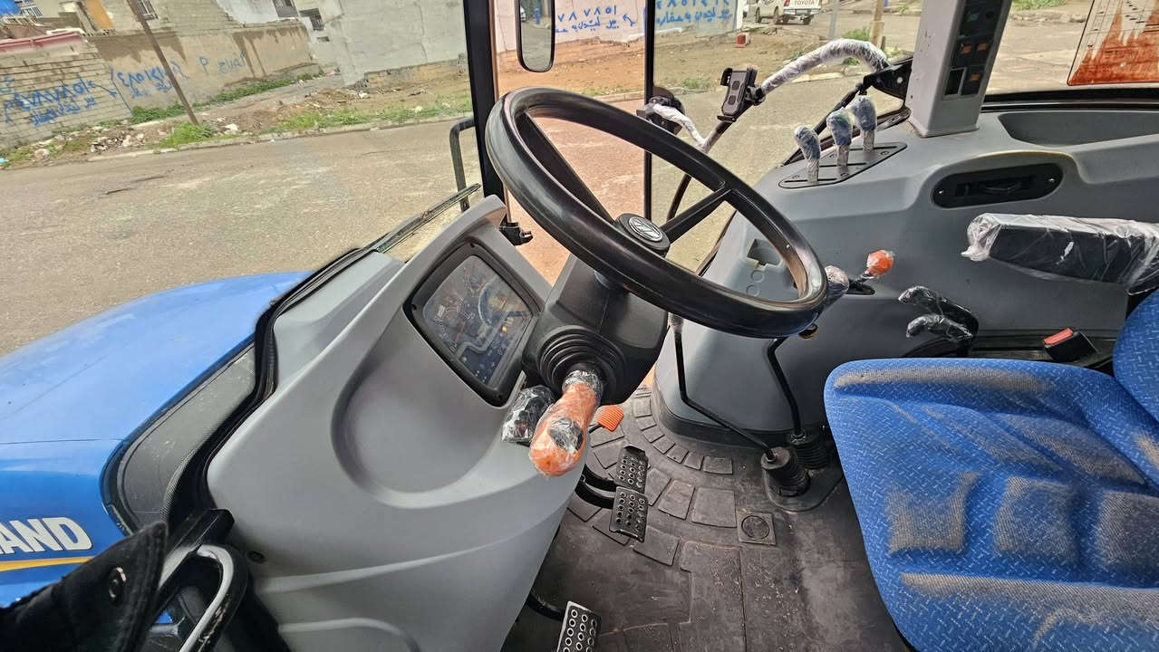 للبيع نيوهولند 110موديل 2014 بلوماستر رقم و سنوية تايرات جديد بس محرك تحمير بدون بخار بعد ما مفتوع براغي مكان اربيل سعر ٢٥ مليون بية مجال شويه***********
