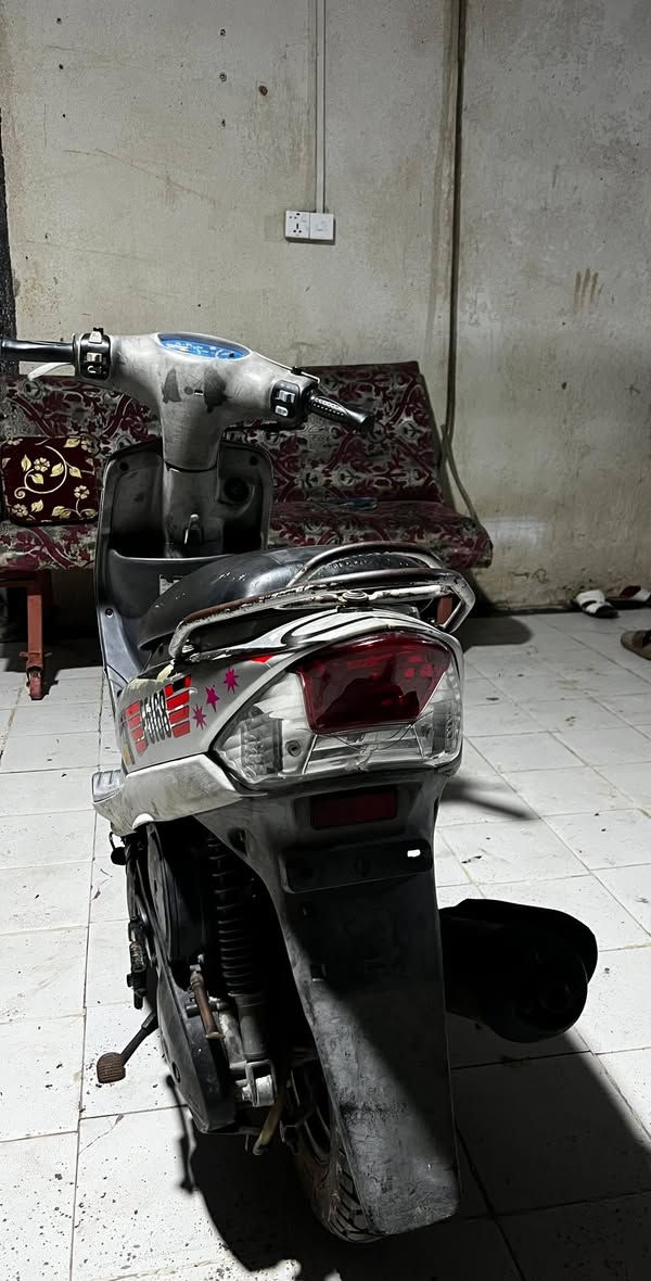 السلام عليكم دراجه قجمه للبيع حاويه كلهه ع لبلاد من الطول للطول زوج تاير كهربائيات كلهه شغاله نگره سف هندر مال جناي السعر 800 وبيهه مجال حگ الجيه العنوان قرنه ناحية الثغر للاستفسار ***********
