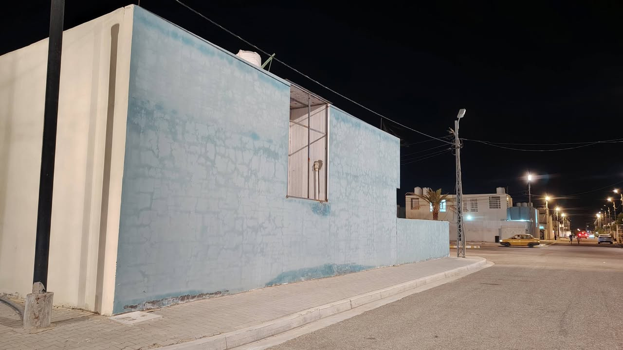 دار للبيع في مجمع الزهراء السكني مرحله الثانية 200متر 
جاهز للسكن طابقين 4غرف النوم بيت ركن شارع سنتر بل مدخل مجمع الزهراء السكني اتصل على واتساب *********** ***********
